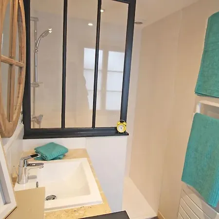 La Des Flots فيلة *